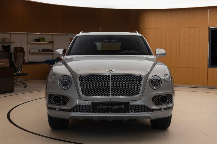  Bentley Bentayga V8 2020 года  (UAE) (фото 4 из 10)